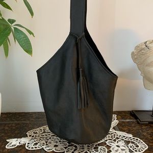 LIKE NEW SUPER SOFT LEATHER BUCKET SHOULDER BAG